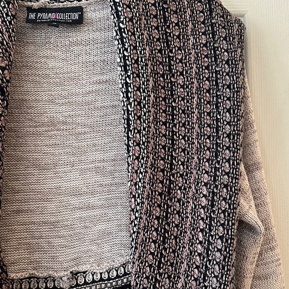 The Pyramid Collection Black and Gray Cardigan - Picture 6 of 9